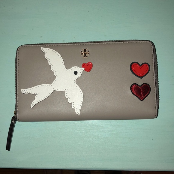 Tory Burch Handbags - NWT Tory Burch Peace Wallet